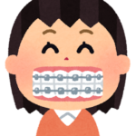 歯列矯正している女性