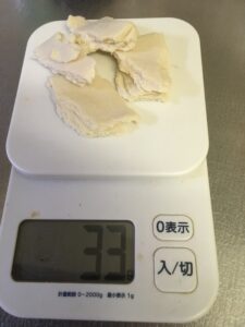 ちぎって測られる酒粕
