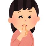 こっそり、内緒のポーズをとる女性